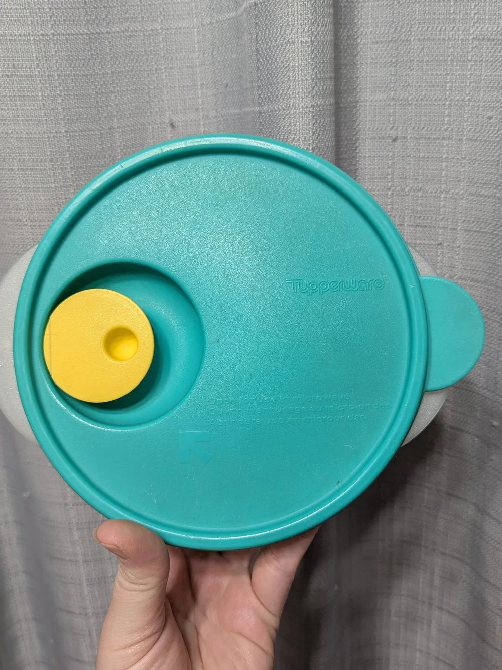 Tupperware #2648 Green Crystalwave #1 Microwave w/yellow flip top 2 1/2 Cup